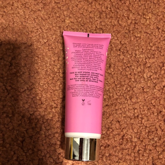 Tahari Vanilla Lavender Lotion - Picture 2 of 3